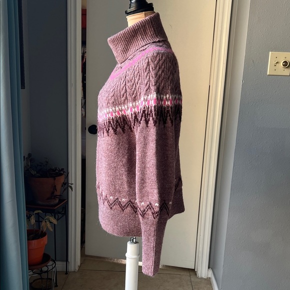 Women's Pink Patterned Sweater - Picture 3 of 6